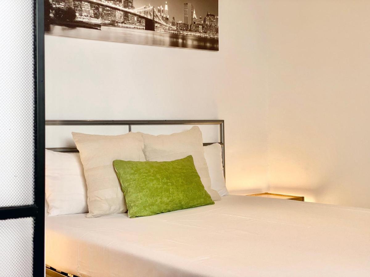 Charming Gran Via Attic Appartement Madrid Buitenkant foto
