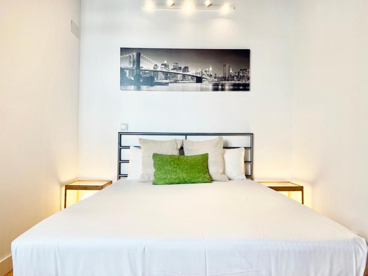 Charming Gran Via Attic Appartement Madrid Buitenkant foto