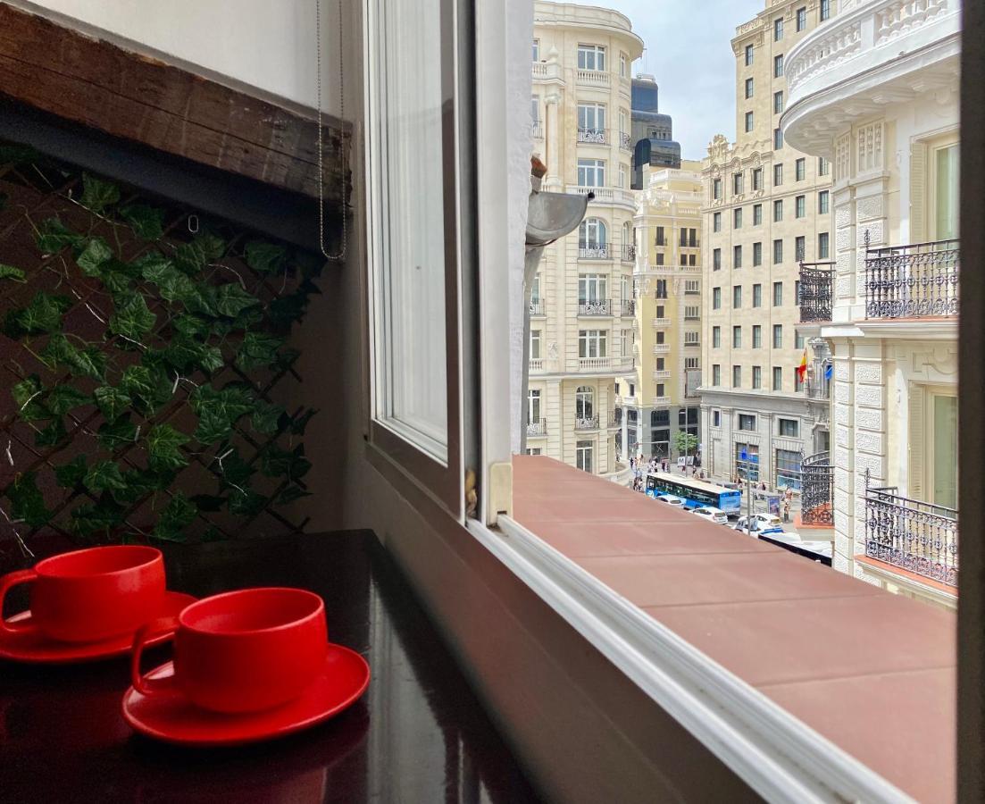 Charming Gran Via Attic Appartement Madrid Buitenkant foto